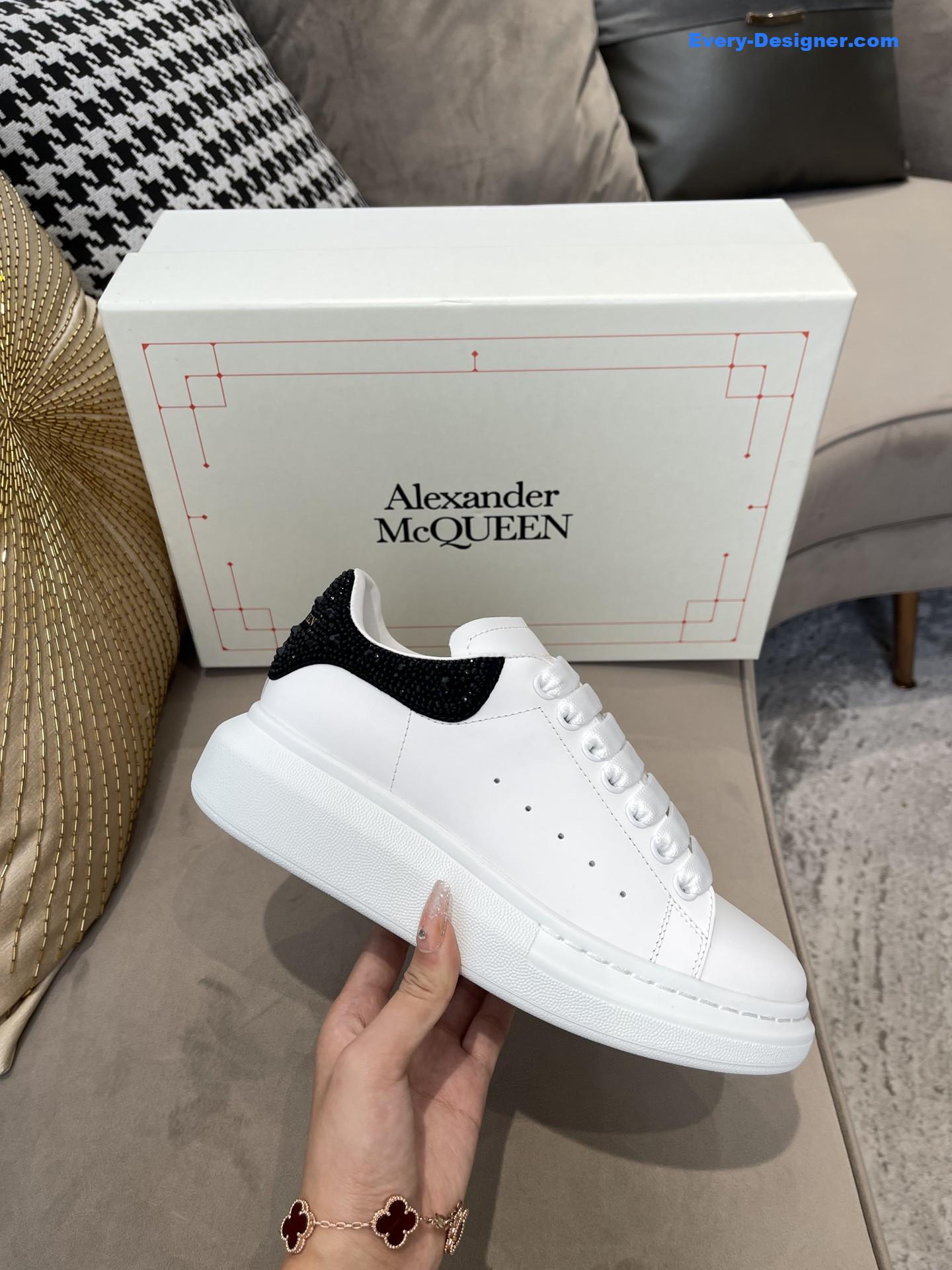 a1exa*der Mcqv*en couple sneakers