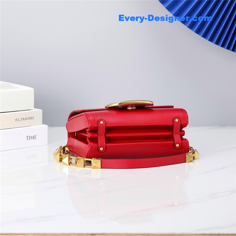 Va1e*ntin0 garavani stud sign shoulder bag