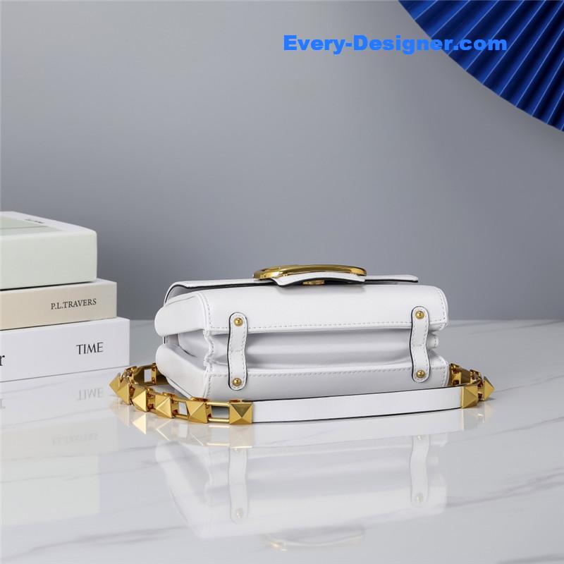 Va1e*ntin0 garavani stud sign shoulder bag
