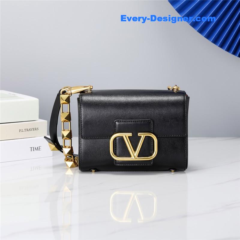 Va1e*ntin0 garavani stud sign shoulder bag