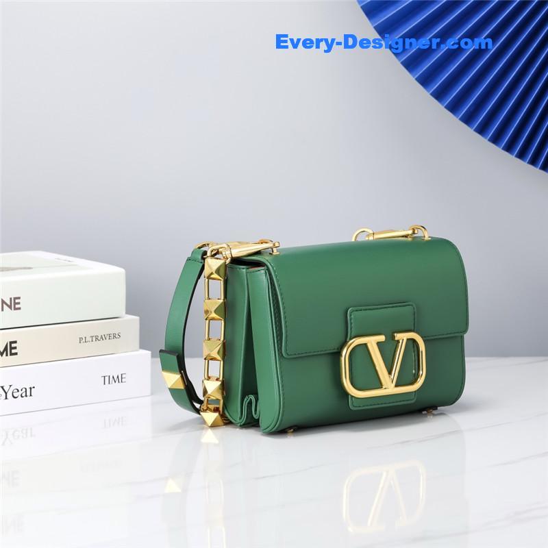 Va1e*ntin0 garavani stud sign shoulder bag