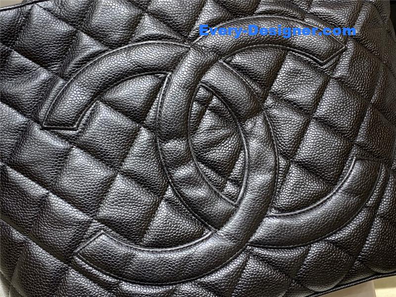 Ch**el classic vintage caviar leather hilton bag