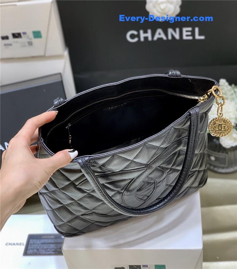 Ch**el classic vintage caviar leather hilton bag