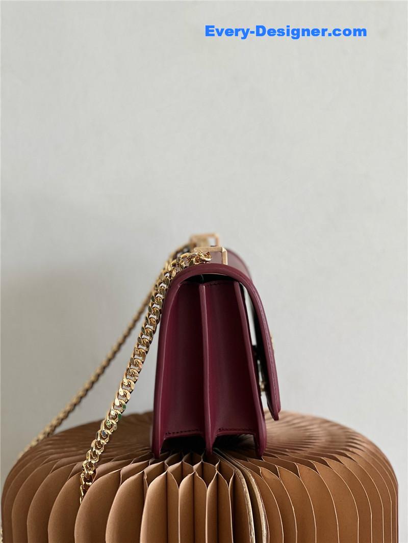 Bv*b*rry tb logo lock bag