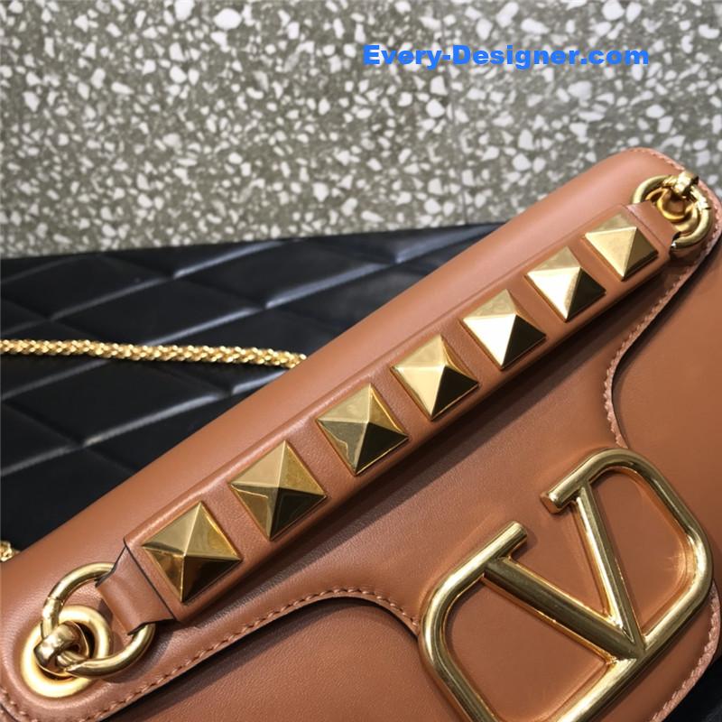 Va1e*ntin0 garavani stud sign leather shoulder bag