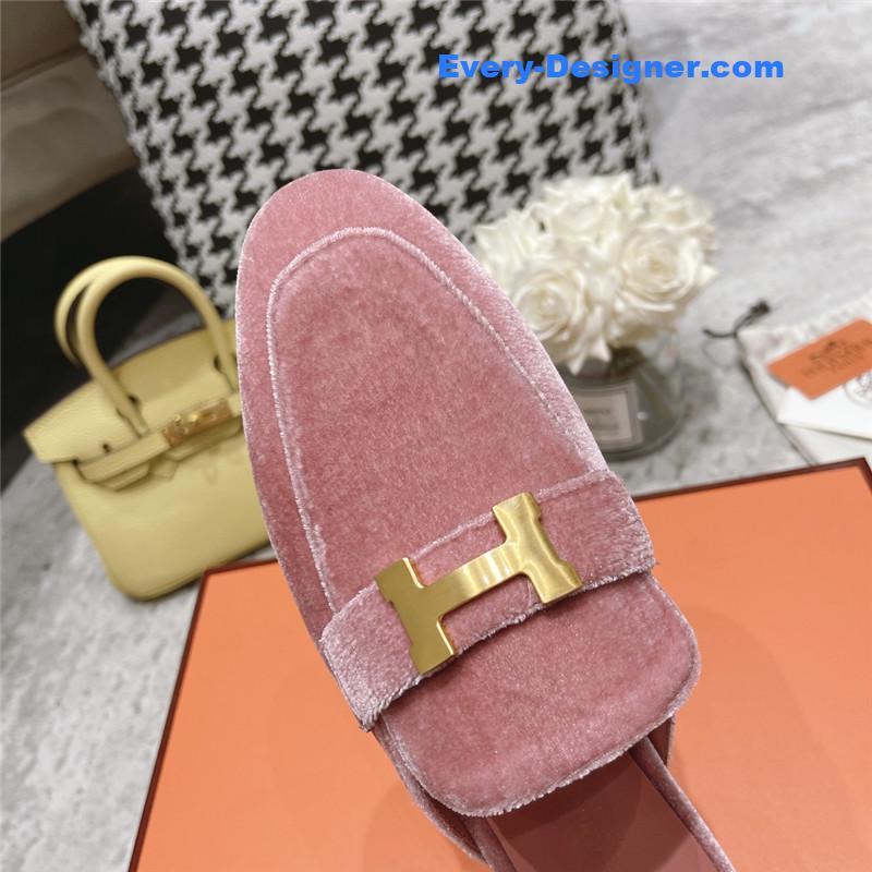 H**me5 h buckle classic slippers