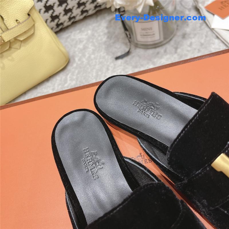 H**me5 h buckle classic slippers