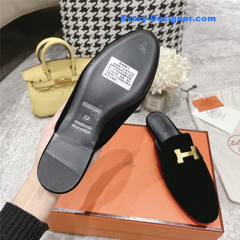 H**me5 h buckle classic slippers