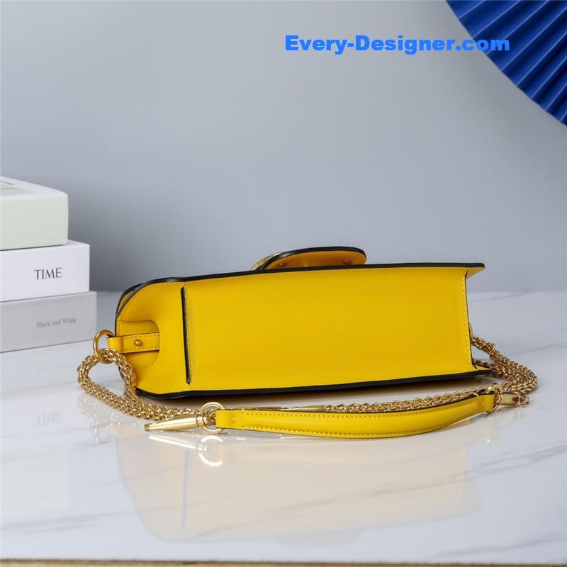 Va1e*ntin0 vlogo signature shoulder bag