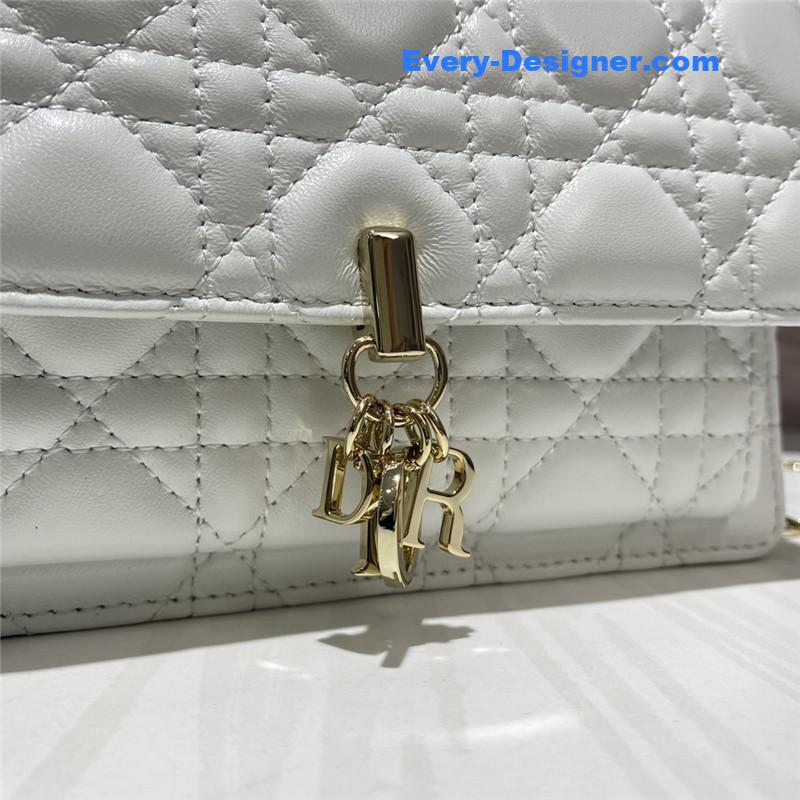 lady D10r clutch