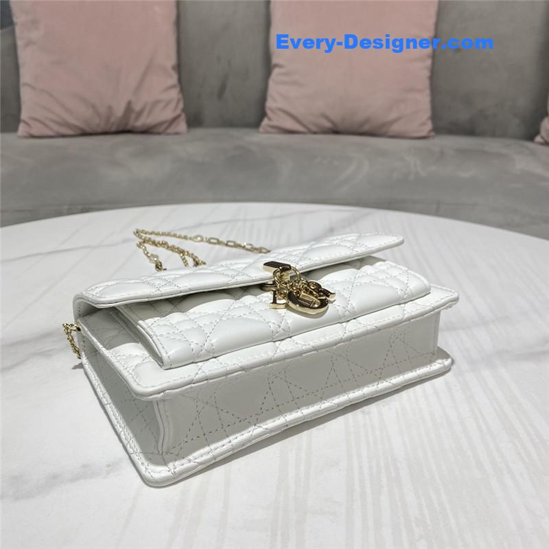 lady D10r clutch