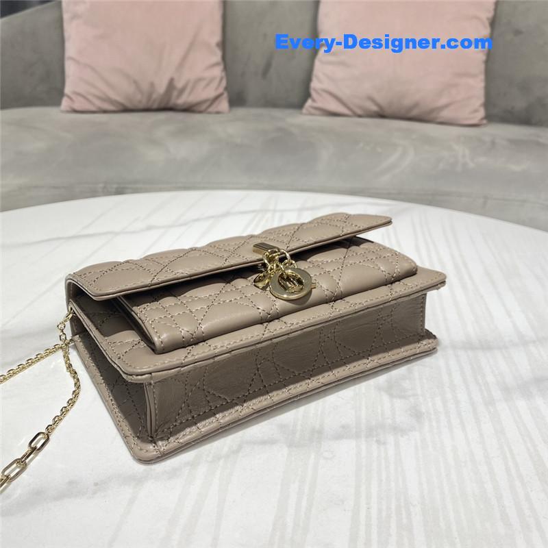 lady D10r clutch