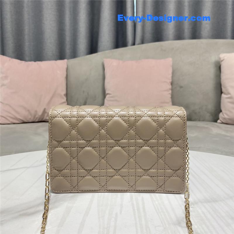 lady D10r clutch