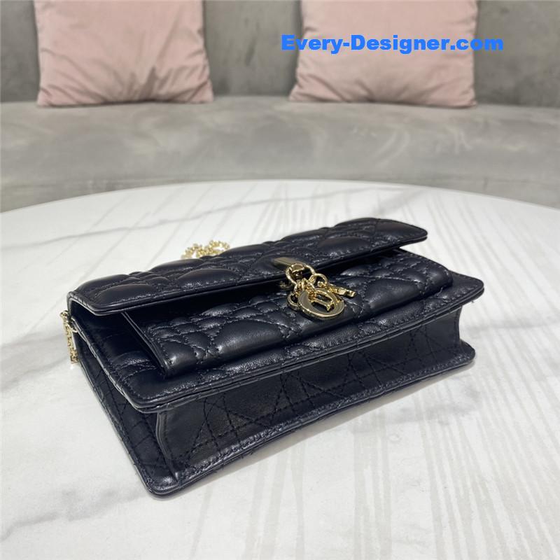 lady D10r clutch