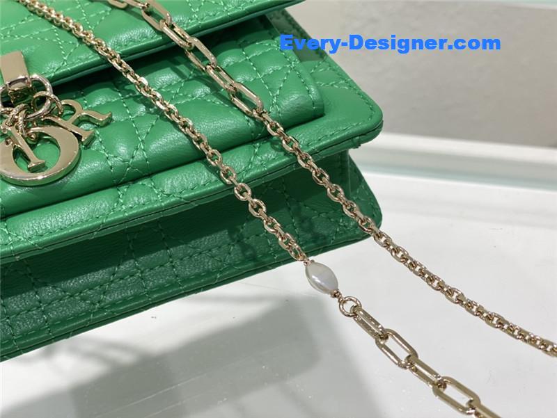 lady D10r clutch