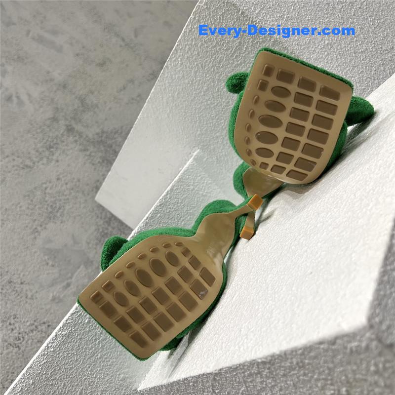 b0tt*ga Ven*ta bow sandals