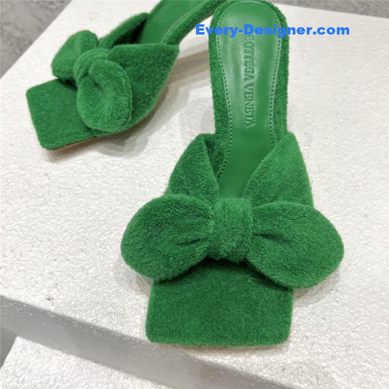 b0tt*ga Ven*ta bow sandals