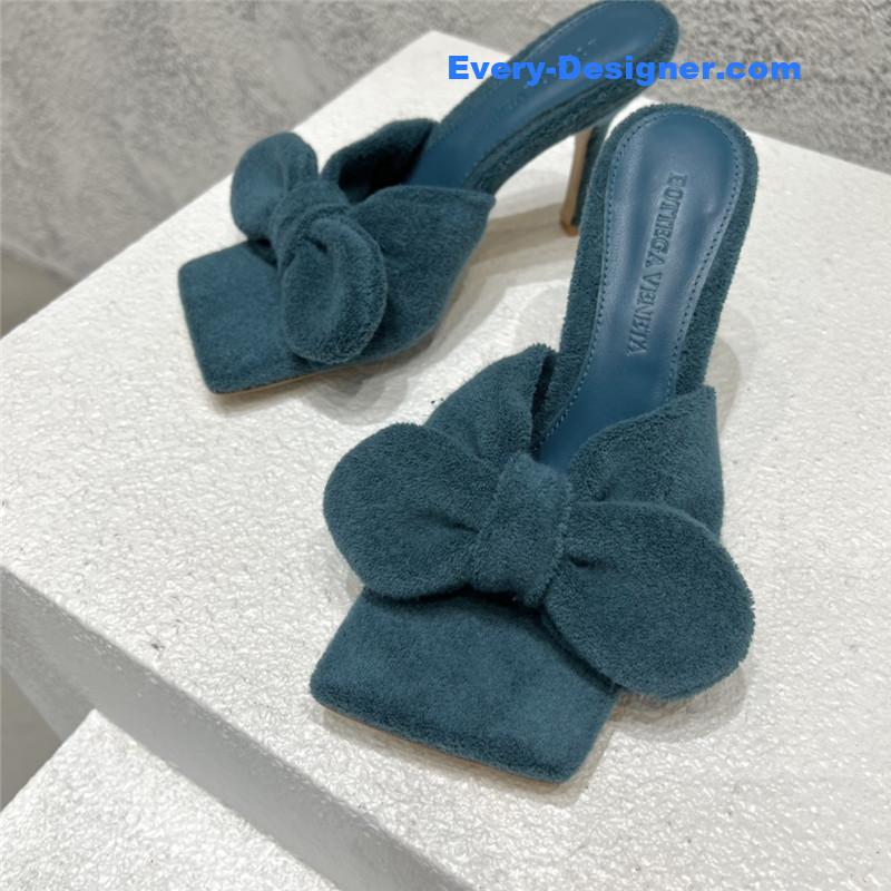 b0tt*ga Ven*ta bow sandals