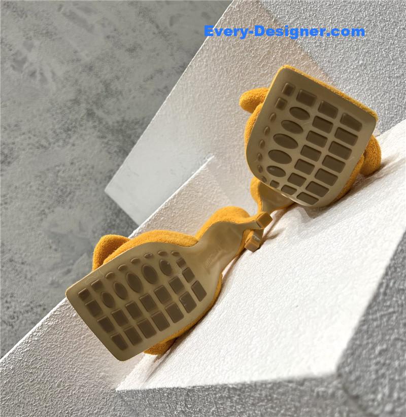 b0tt*ga Ven*ta bow sandals