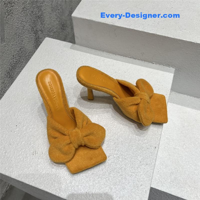 b0tt*ga Ven*ta bow sandals