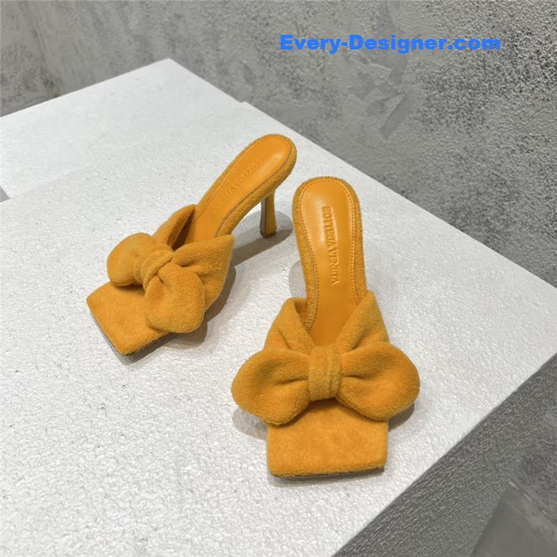 b0tt*ga Ven*ta bow sandals