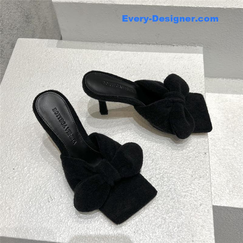 b0tt*ga Ven*ta bow sandals