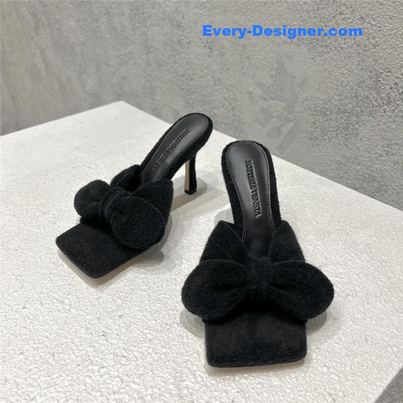 b0tt*ga Ven*ta bow sandals