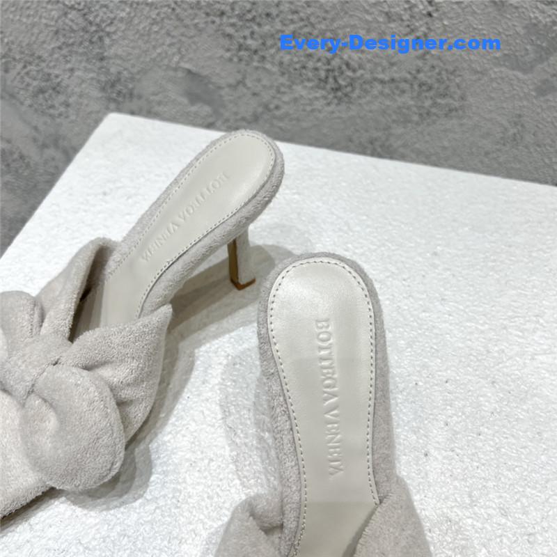 b0tt*ga Ven*ta bow sandals