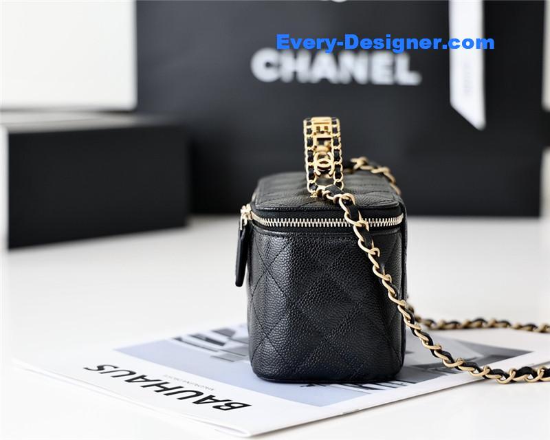 Ch**el caviar vanity case 17cm