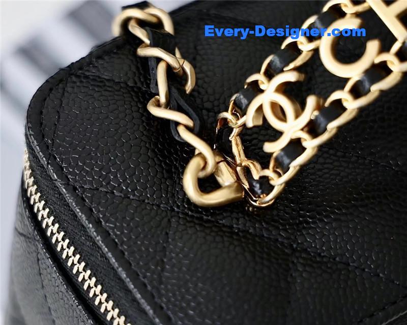 Ch**el caviar vanity case 17cm