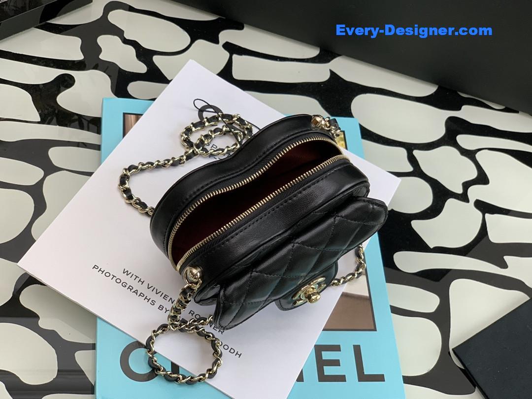 ch**el D1am0nd heart-shaped chain bag