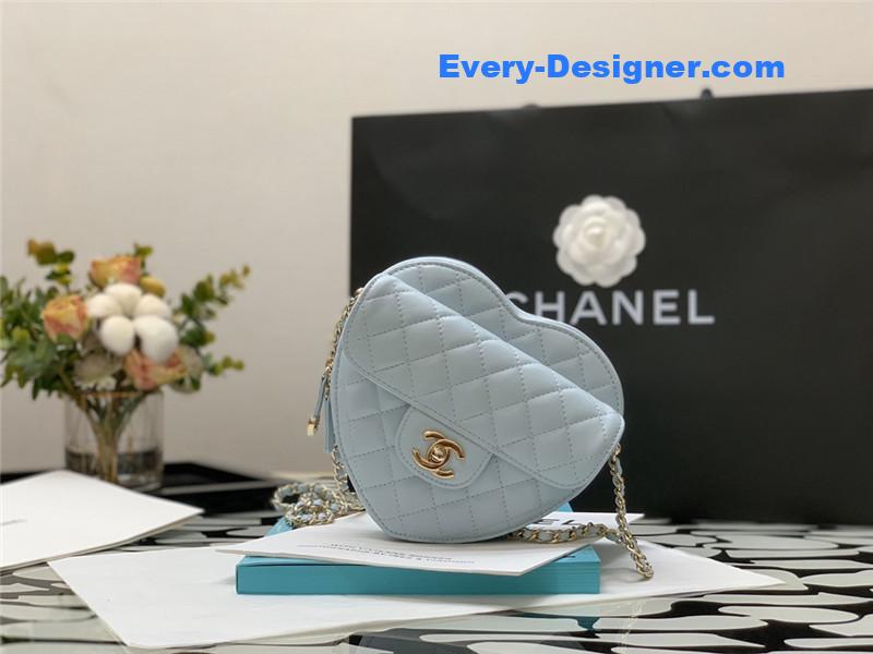 ch**el heart chain D1am0nd bag