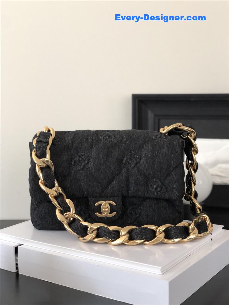 Ch**el chunky chain denim bag