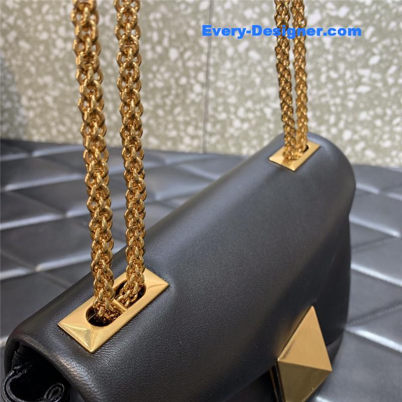 Va1e*ntin0 garavani one stud bag