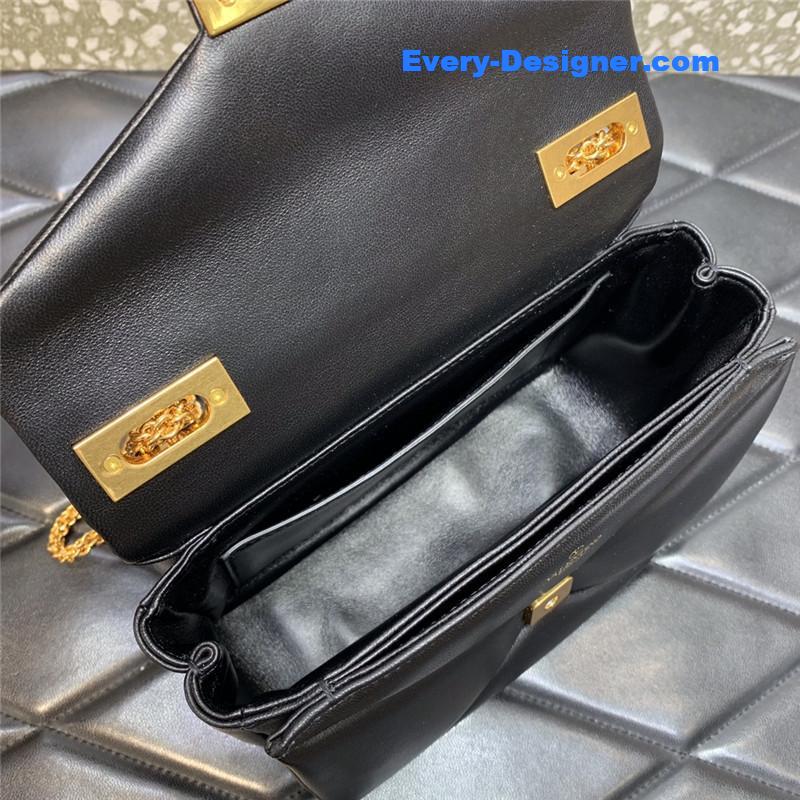 Va1e*ntin0 garavani one stud bag