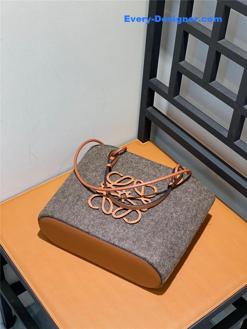 L0ew* anagram tote bag