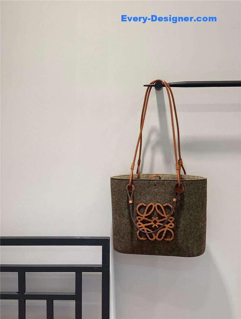 L0ew* anagram tote bag