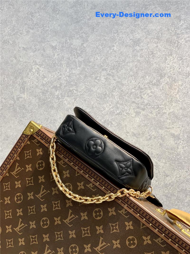 l0vis Vvtt0n lv bubblegram wallet on strap bag