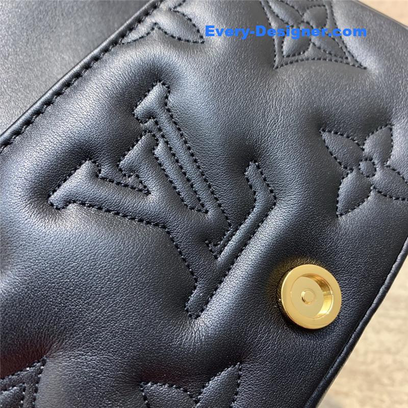 l0vis Vvtt0n lv bubblegram wallet on strap bag