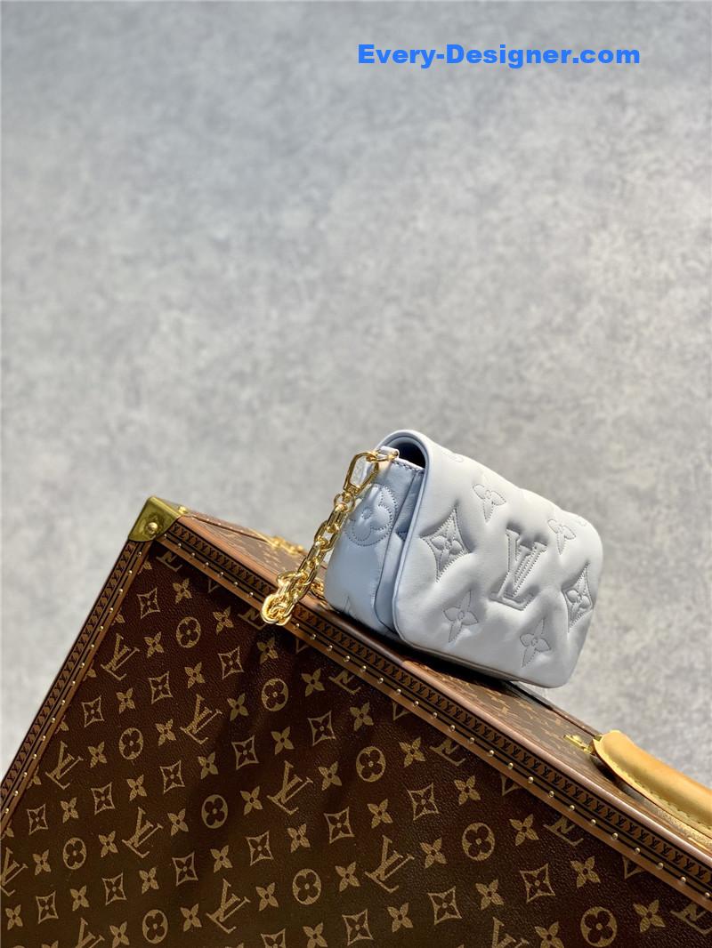l0vis Vvtt0n lv bubblegram wallet on strap bag