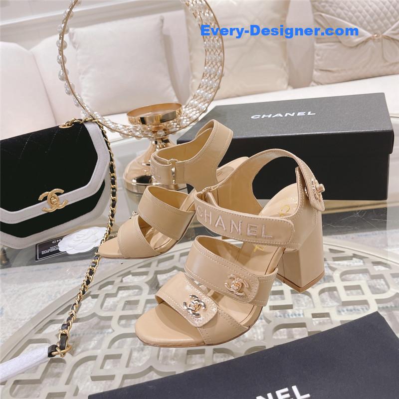 CC early spring catwalk new thick heel sandals