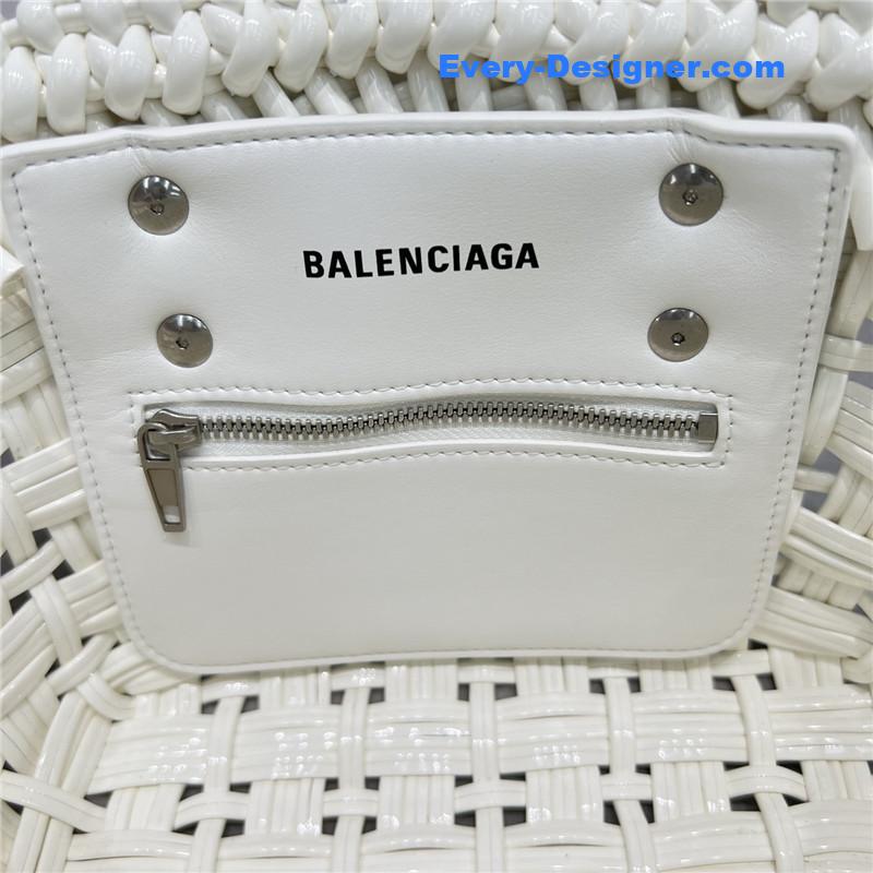 Ba1en*iaga bistro basket small