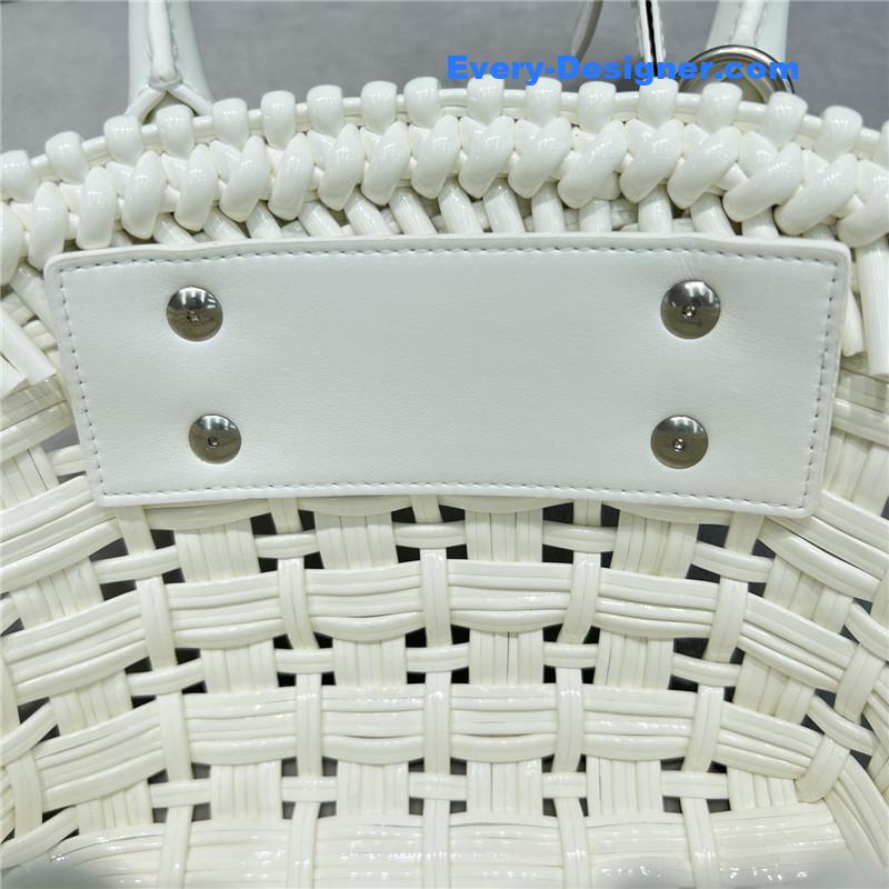 Ba1en*iaga bistro basket small