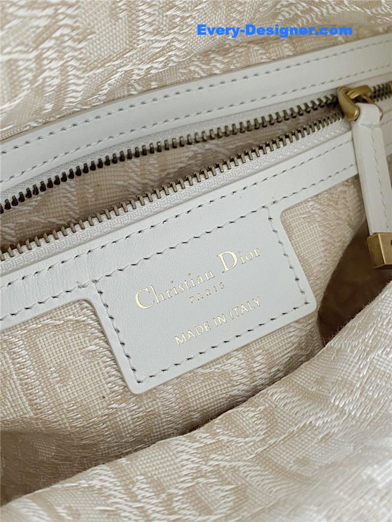 lady D10r woven bag