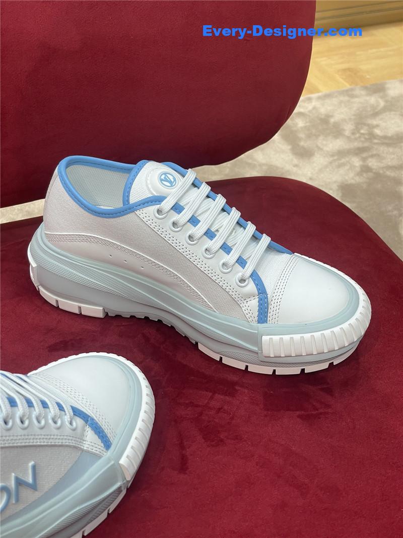 l0vis Vvtt0n lv early spring new color squad sneakers