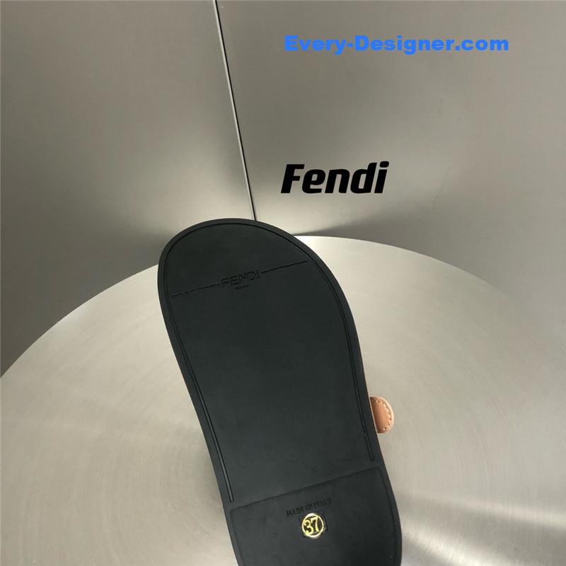F**di feel presbyopic slippers