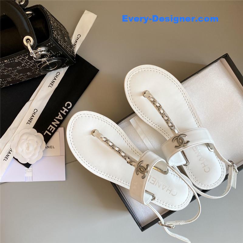 CC logo chain sandals