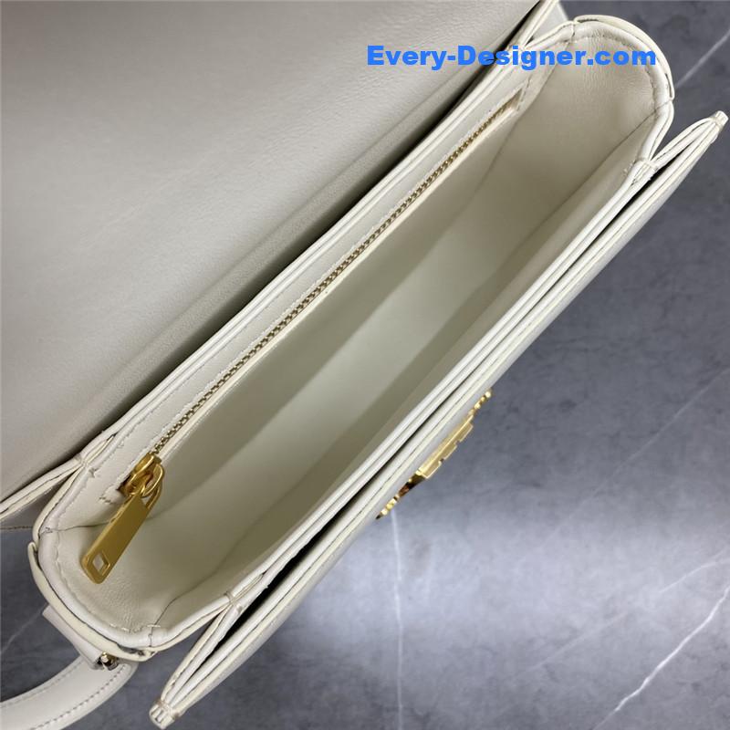 Ce1i*e saddle bag