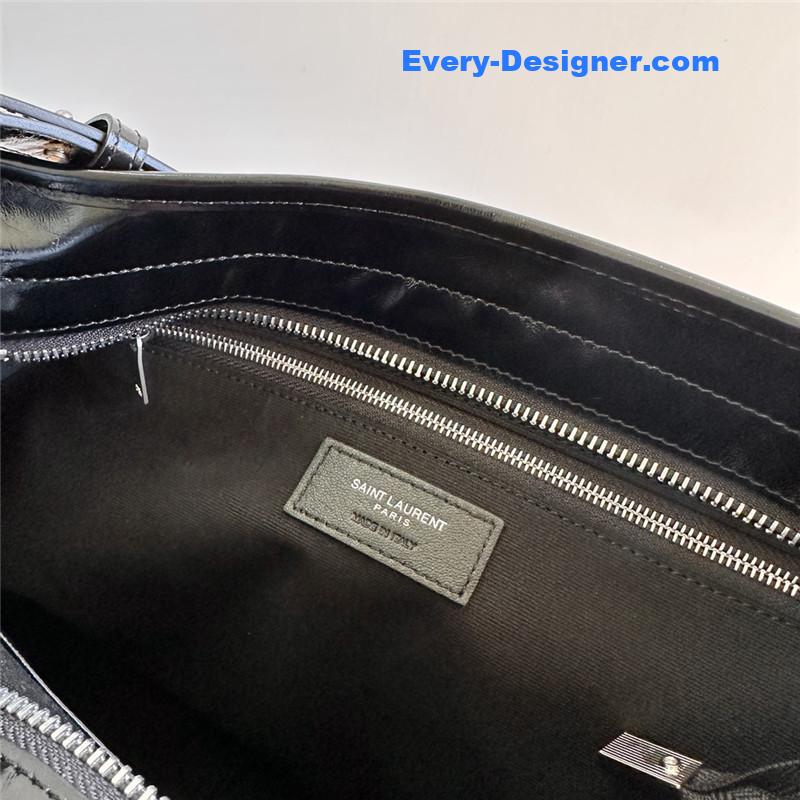 Y51 logo shoulder leather bag