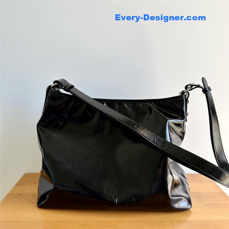 Y51 logo tote bag